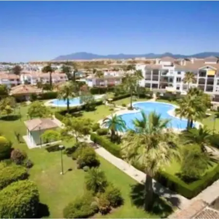Precioso Junto Al Mar Con Piscinas Y Parking