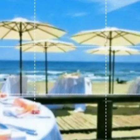 Precioso Junto Al Mar Con Piscinas Y Parking