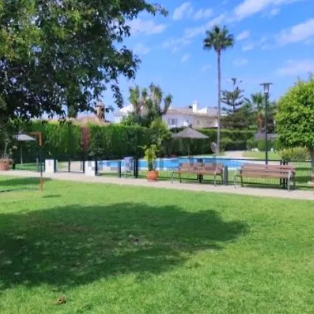 Precioso Junto Al Mar Con Piscinas Y Parking Marbella