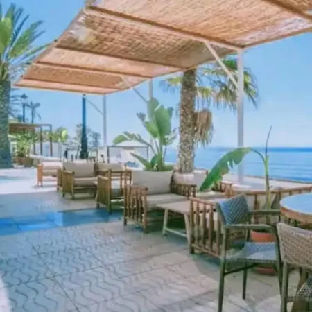 Precioso Junto Al Mar Con Piscinas Y Parking