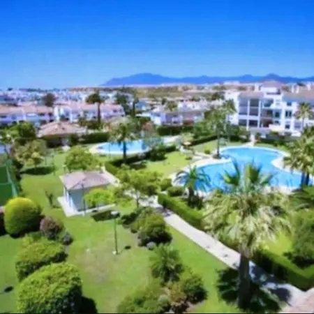 Precioso Junto Al Mar Con Piscinas Y Parking