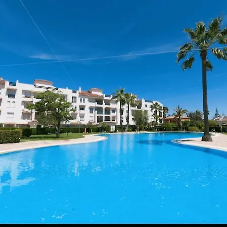 Precioso Junto Al Mar Con Piscinas Y Parking